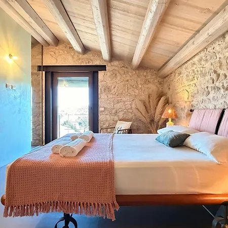 Casale Del Mandorlo - Sicilian Country *